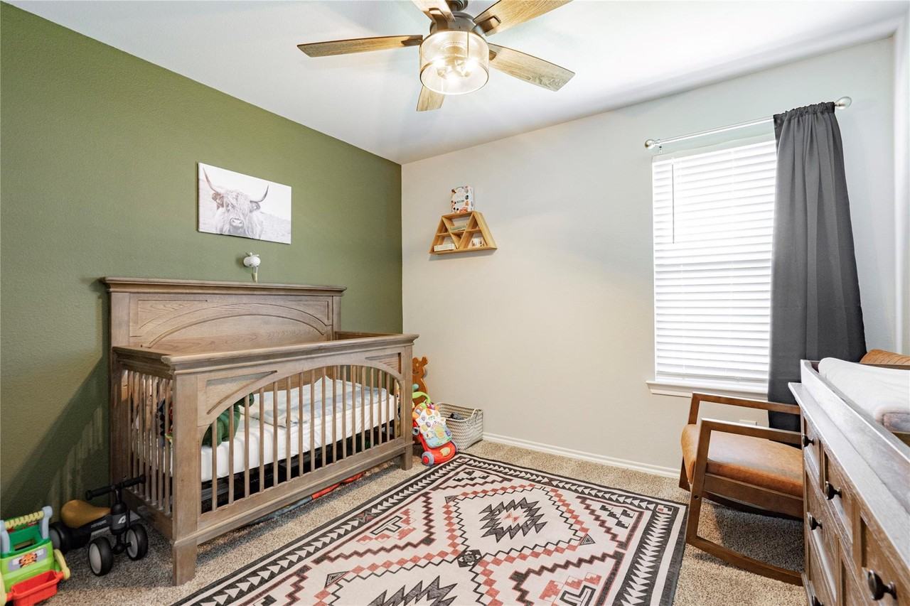 801 Meadow Creek Ln - Photo 4 of 15