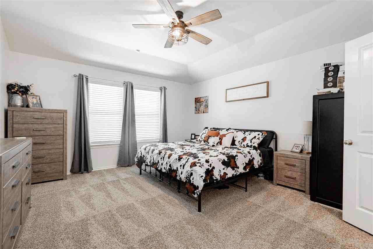801 Meadow Creek Ln - Photo 6 of 15