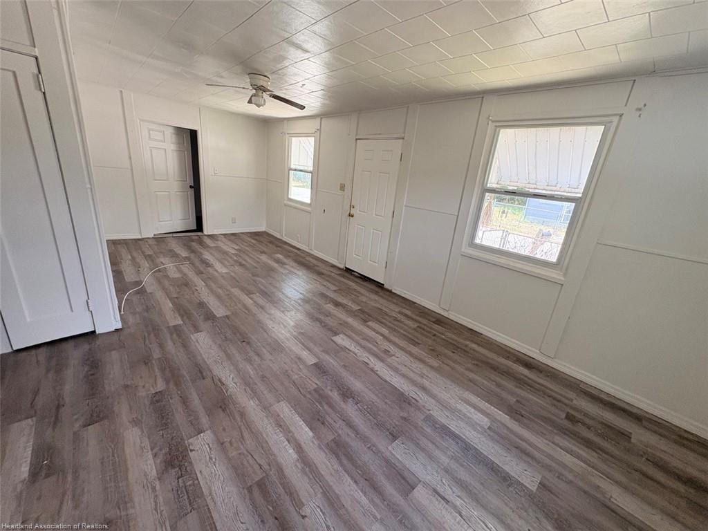 1616 Roseland Ave - Photo 3 of 9
