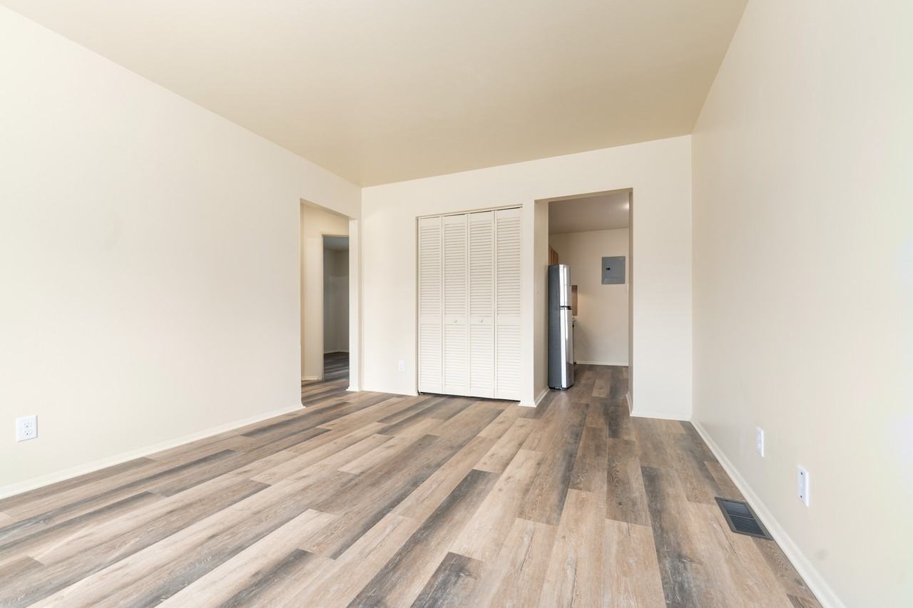1921 Sw E St #1921 - Photo 3 of 14