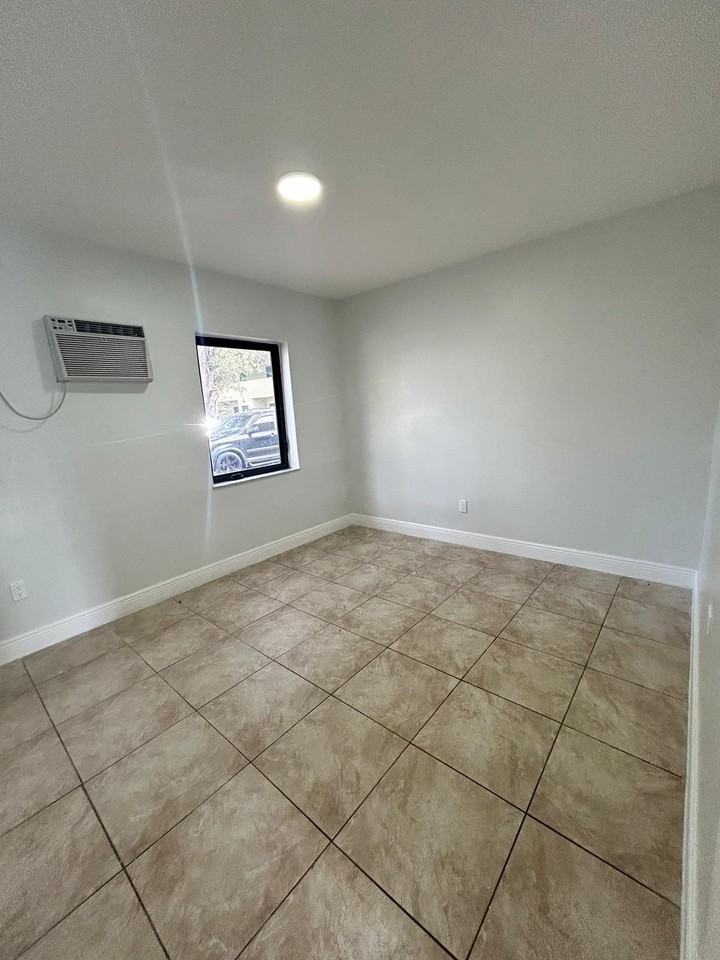 18257 Nw 23rd Ave #1 - Photo 2 of 12