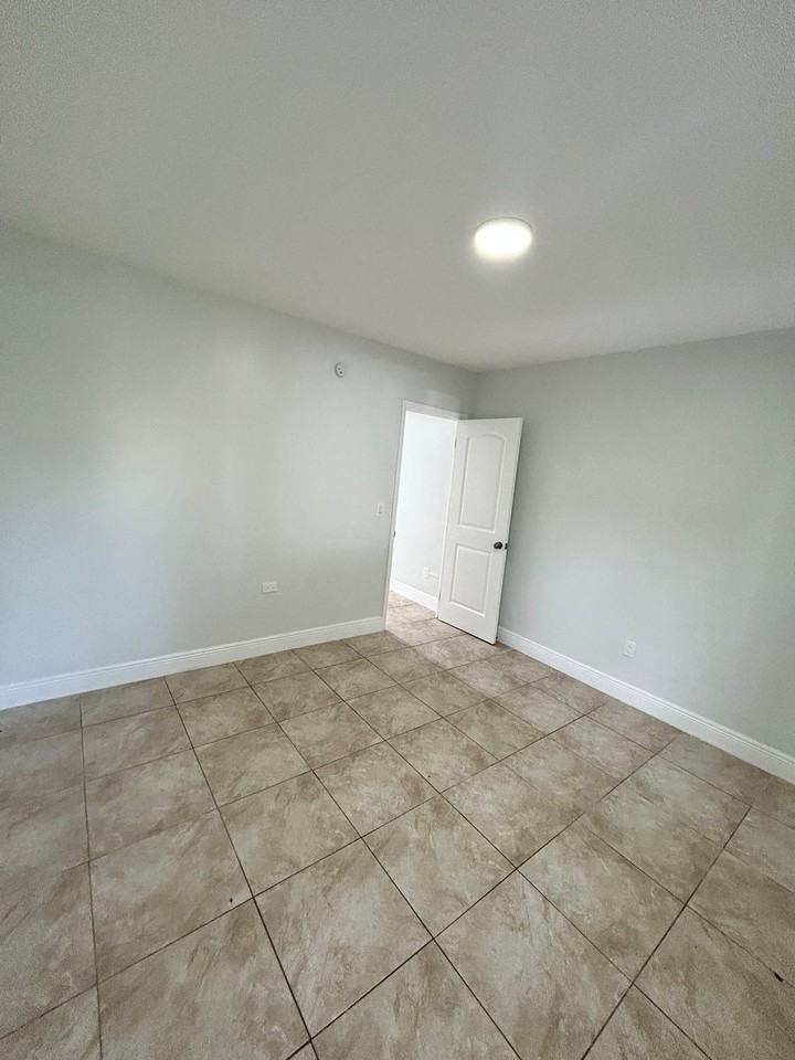 18257 Nw 23rd Ave #1 - Photo 3 of 12