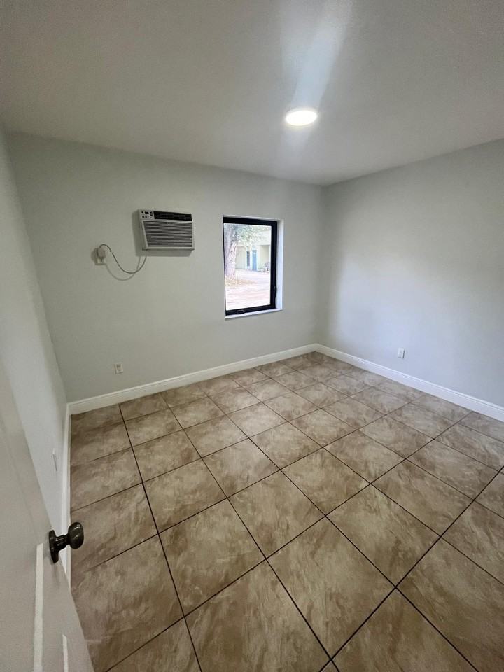 18257 Nw 23rd Ave #1 - Photo 4 of 12