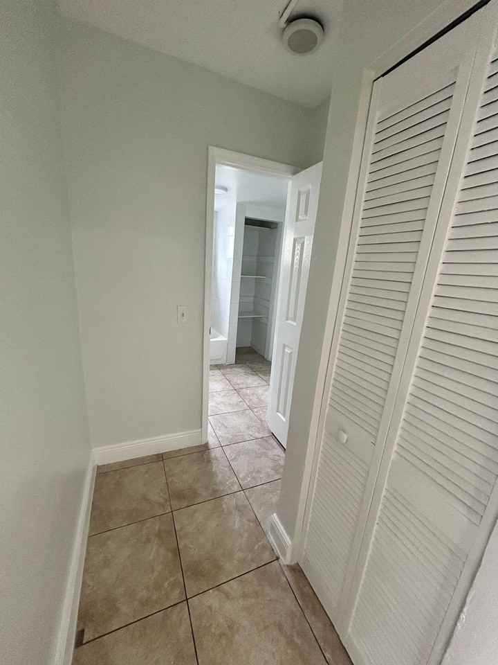 18257 Nw 23rd Ave #1 - Photo 5 of 12
