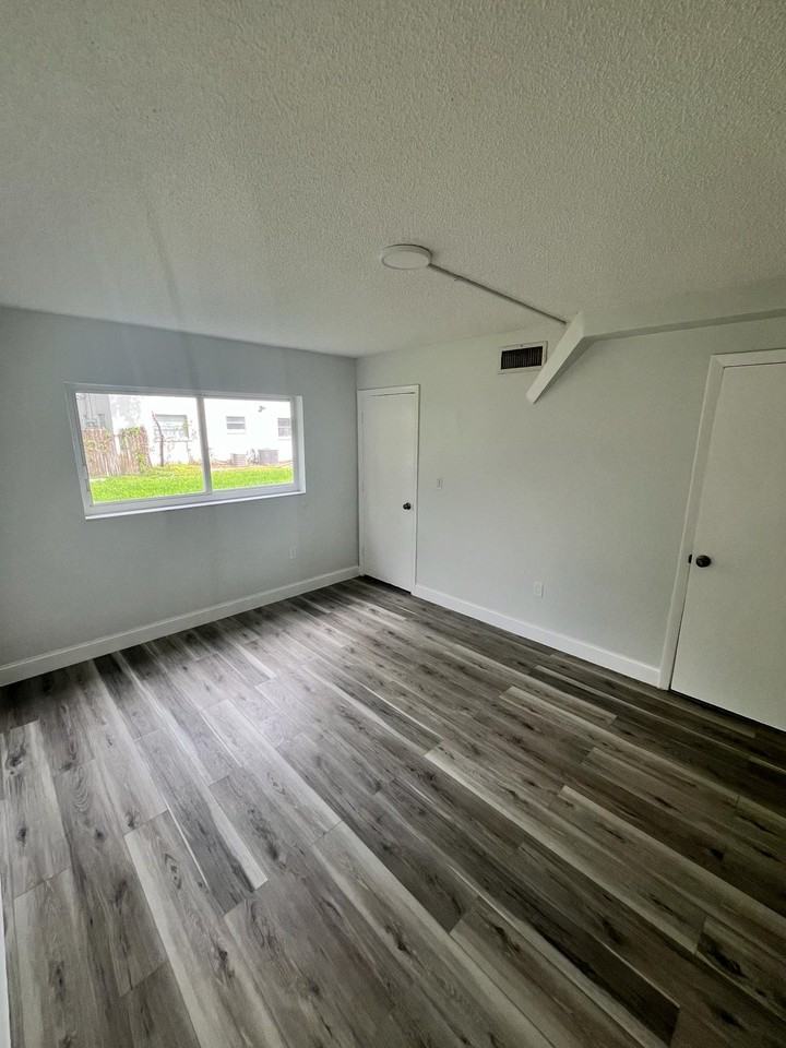 6601 Sw 46th St #106 - Photo 7 of 10