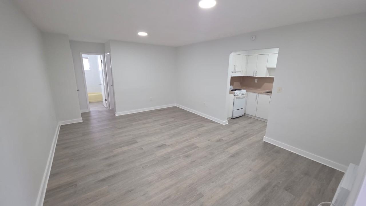 7624 Pembroke Rd #C - Photo 5 of 13