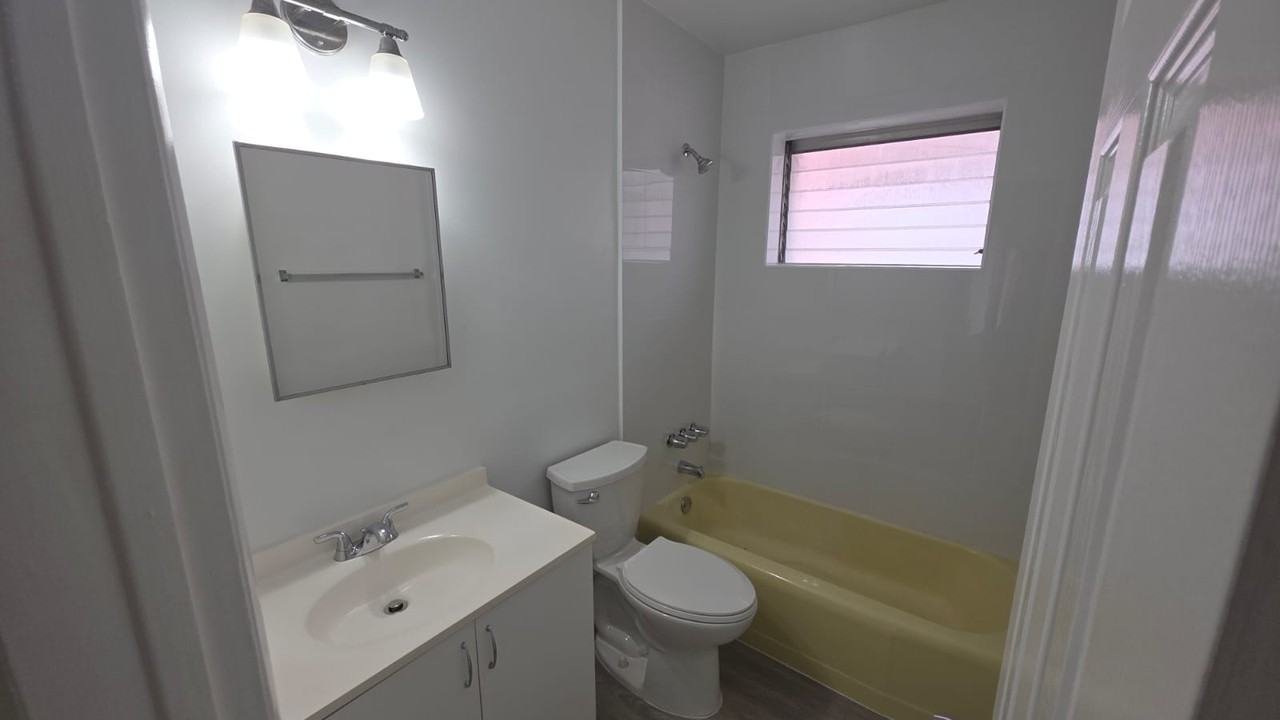 7624 Pembroke Rd #C - Photo 6 of 13