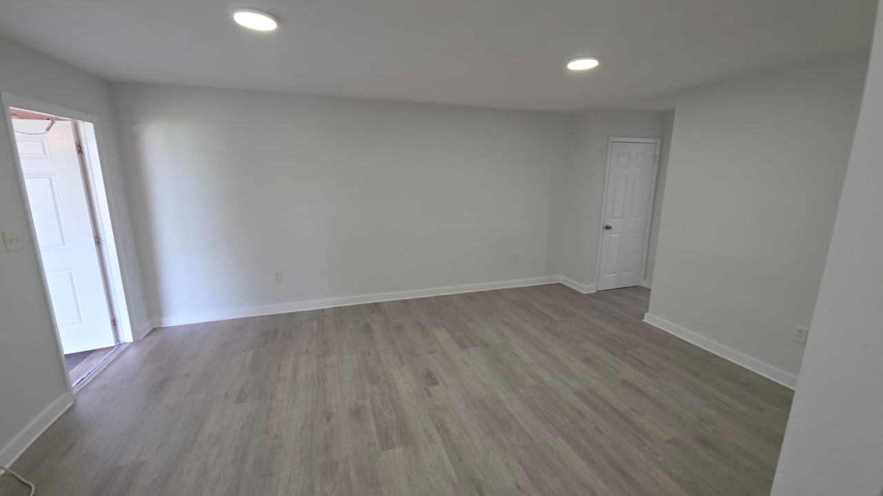 7624 Pembroke Rd #C - Photo 7 of 13