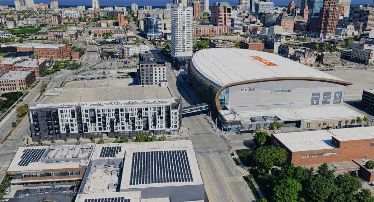 550 West Juneau Avenue - Photo 3 of 31