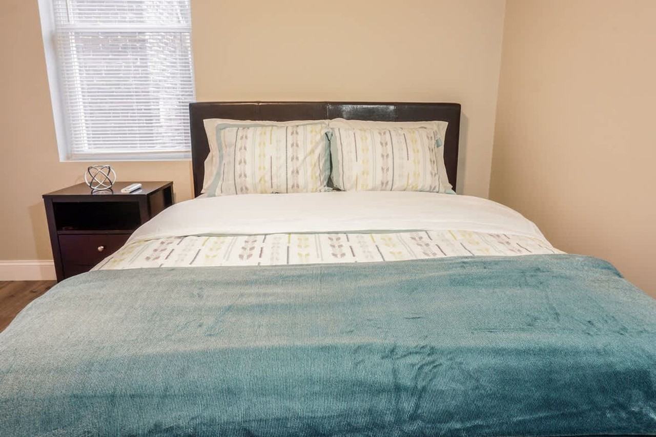 140 Pearl St #1470146P - Photo 3 of 17