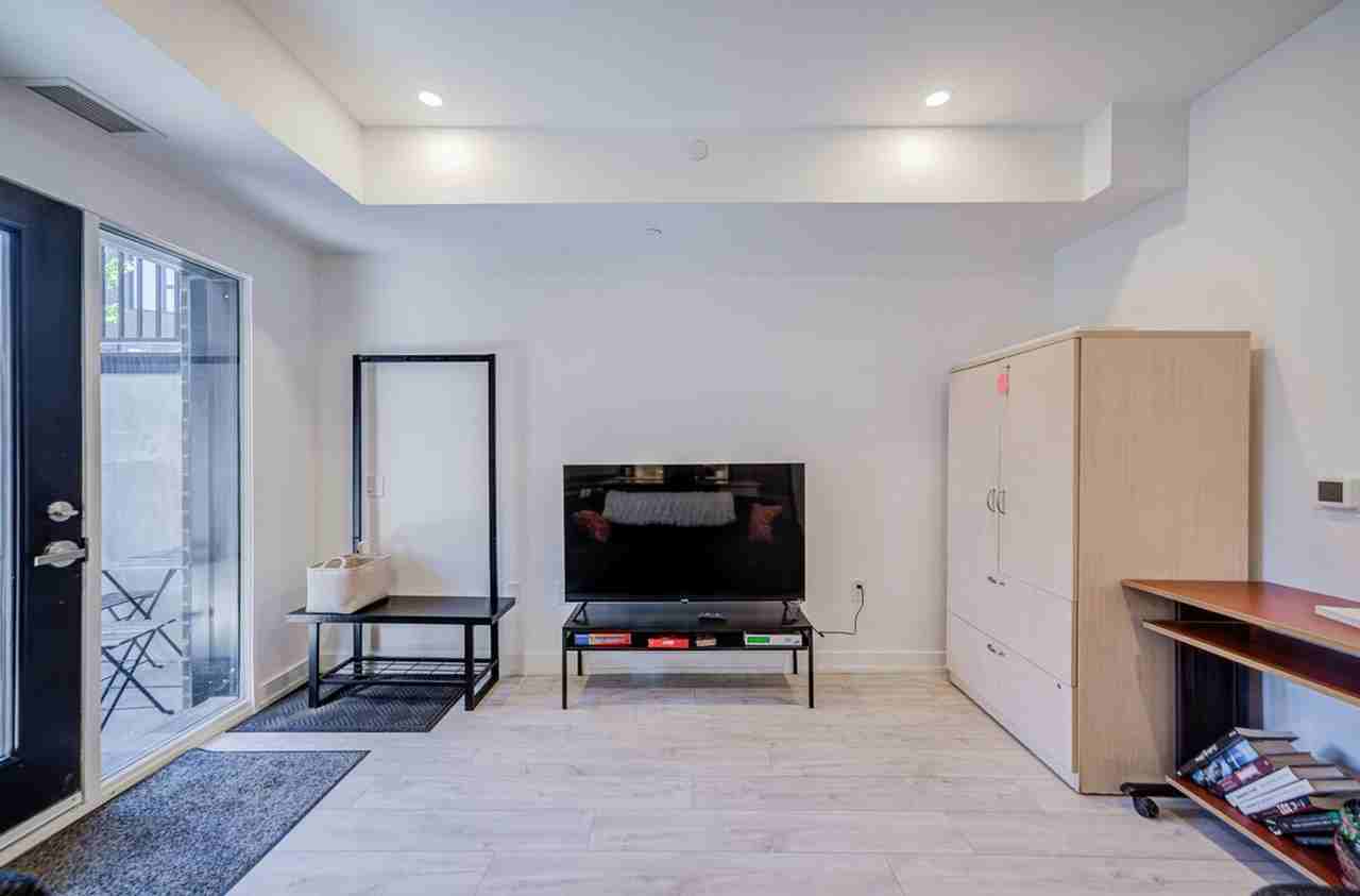 119 Queensbury Ave #1513085P - Photo 4 of 27