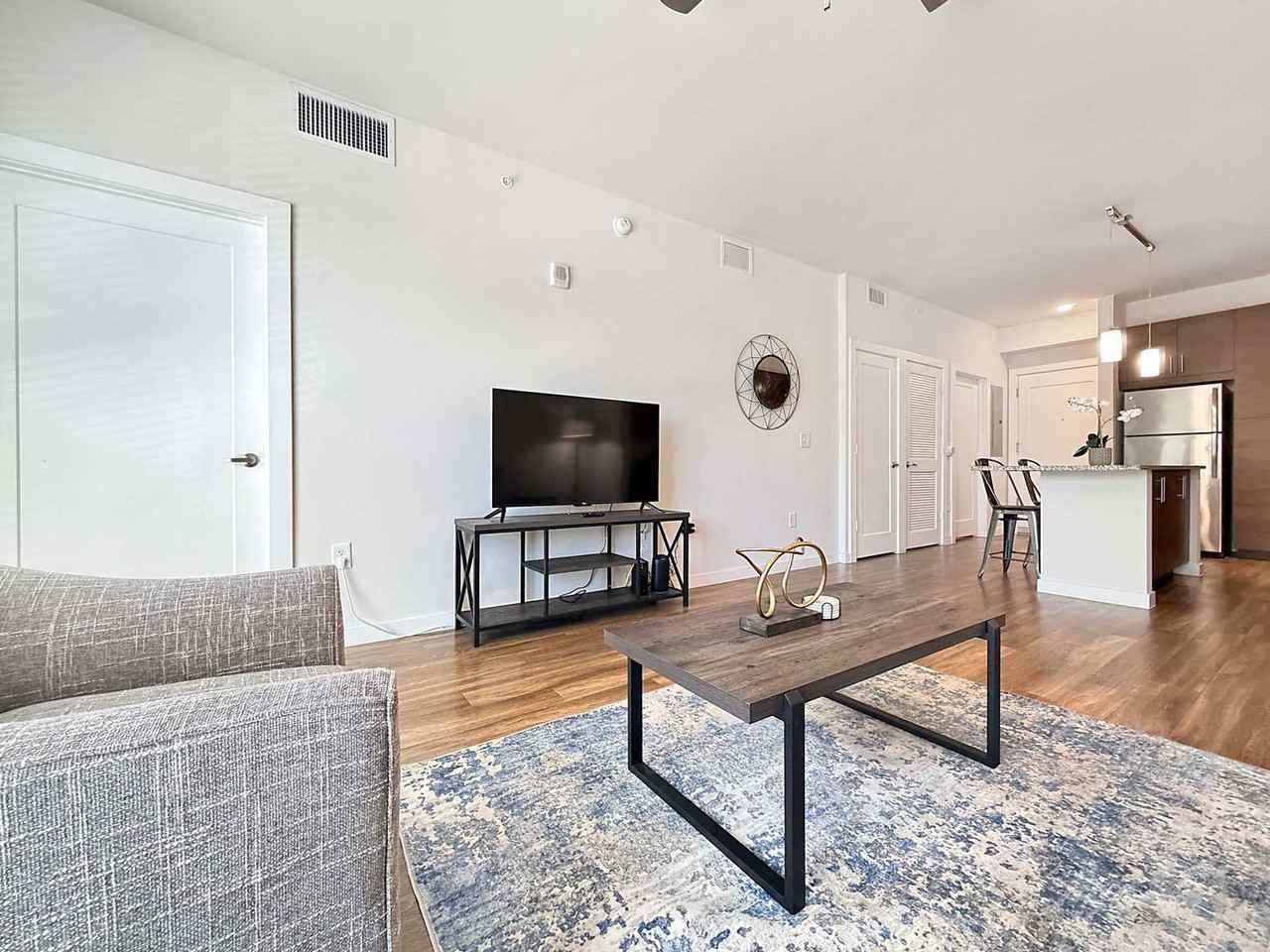 725 1st Ave S #1514059P - Photo 2 of 34