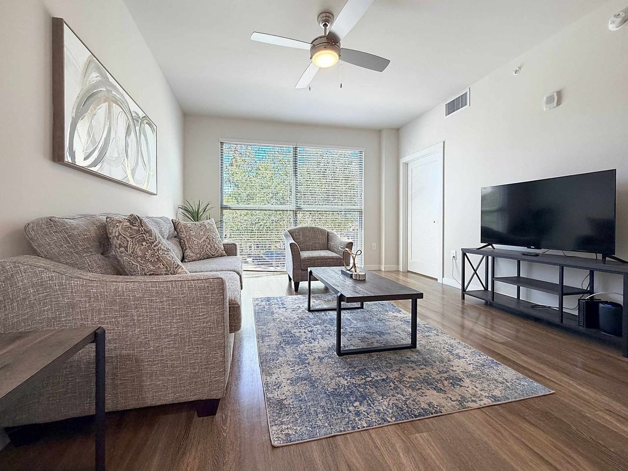 725 1st Ave S #1514059P - Photo 3 of 34