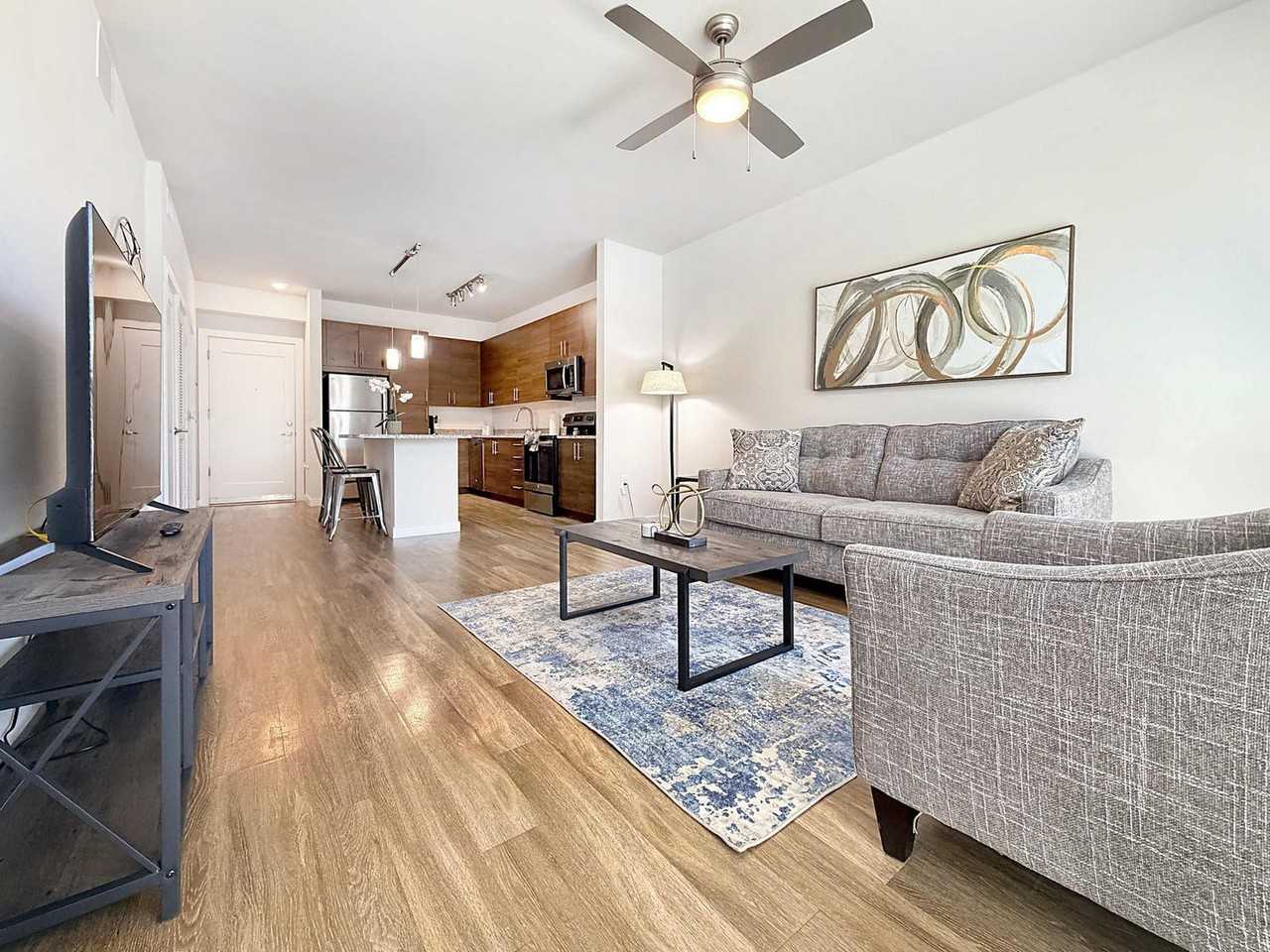 725 1st Ave S #1514059P - Photo 4 of 34