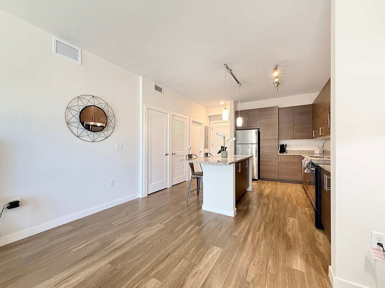725 1st Ave S #1514059P - Photo 5 of 34