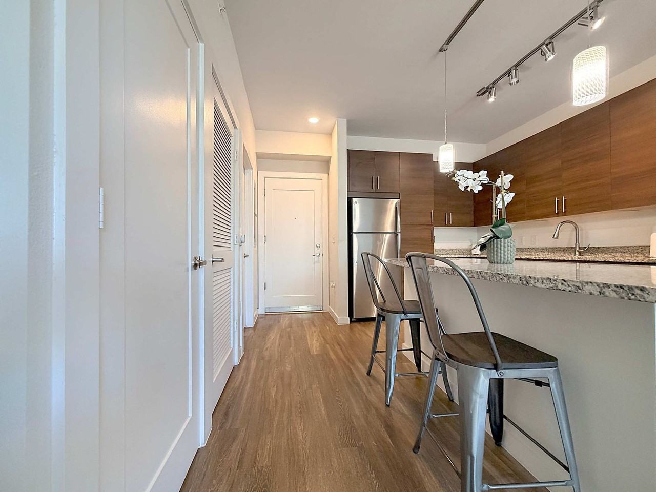 725 1st Ave S #1514059P - Photo 7 of 34