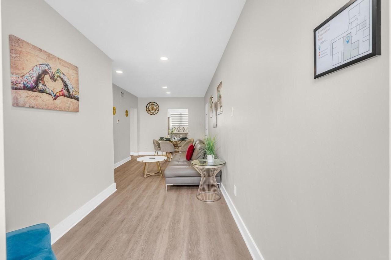 10004 East Bay Harbor Drive - Photo 2 of 36