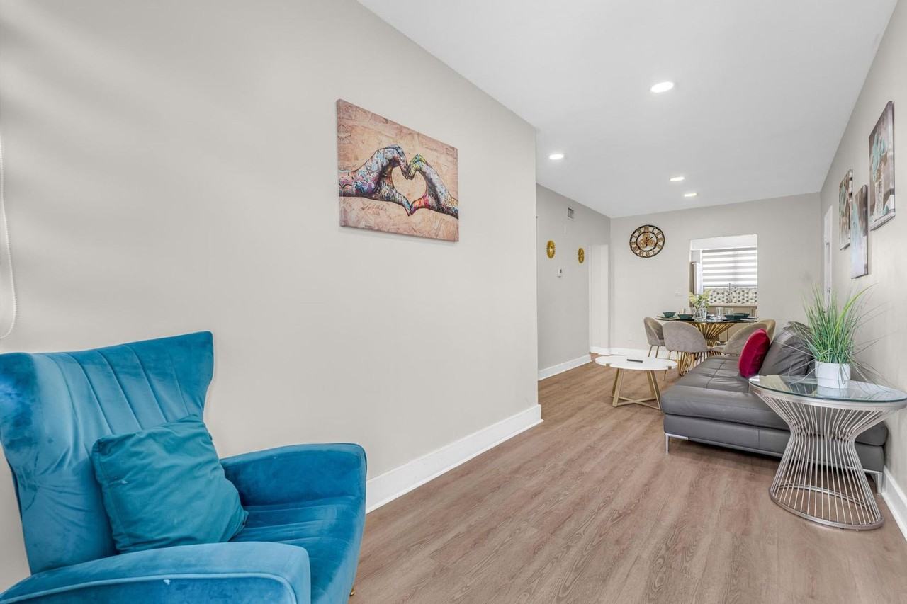 10004 East Bay Harbor Drive - Photo 3 of 36