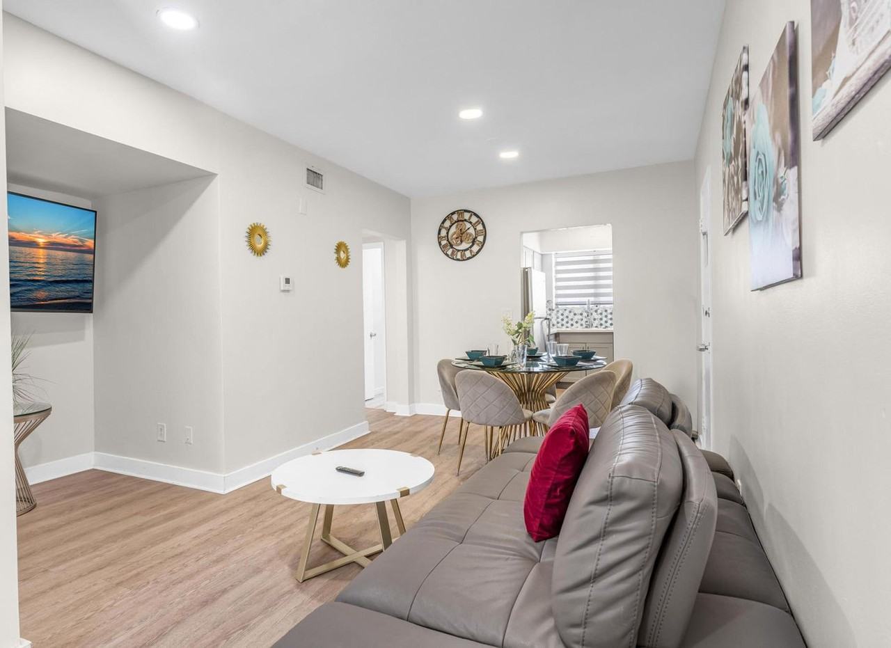 10004 East Bay Harbor Drive - Photo 4 of 36