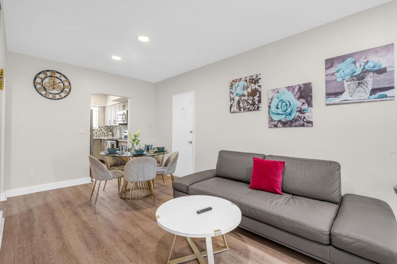 10004 East Bay Harbor Drive - Photo 6 of 36