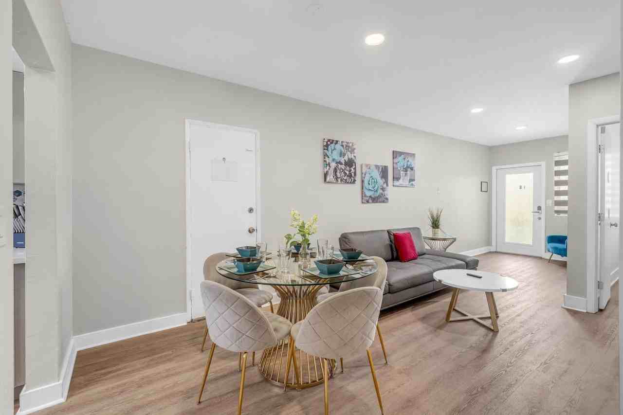 10004 East Bay Harbor Drive - Photo 7 of 36