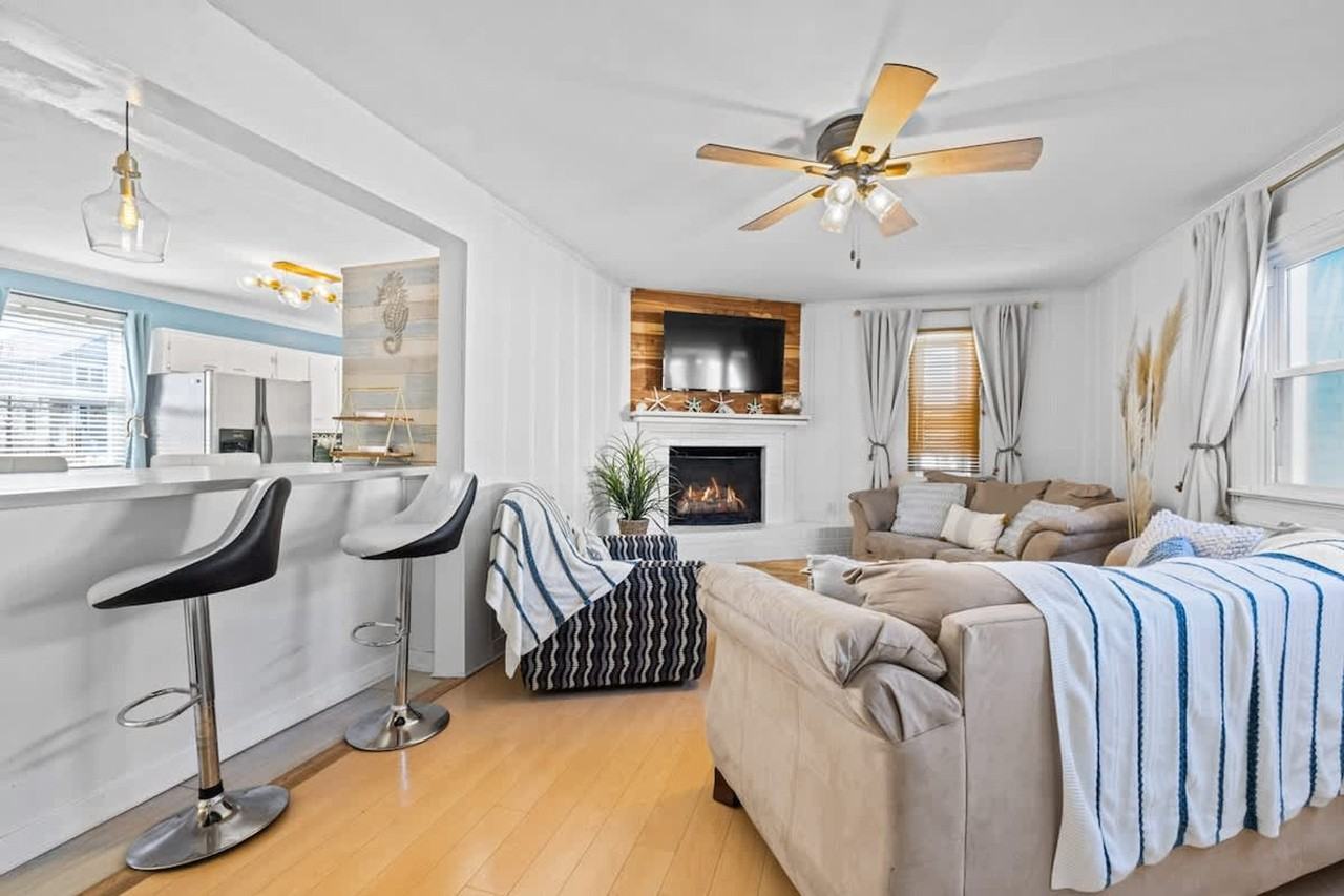 1120 W Ocean View Ave #1533632P - Photo 3 of 28