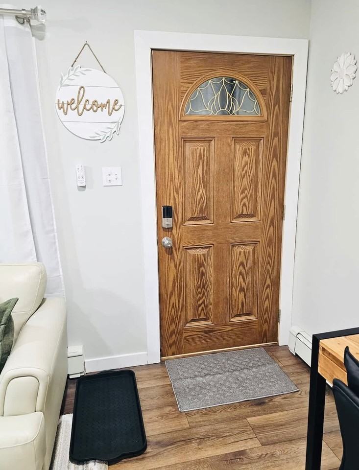 1214 Saxon Ave #1534818P - Photo 4 of 19