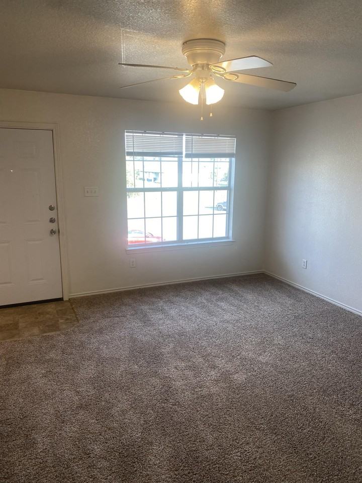 2812 Leroy Cir #C - Photo 6 of 8