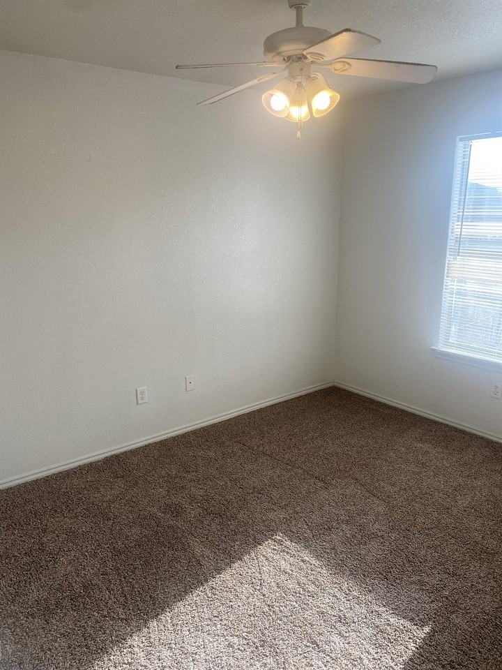 2812 Leroy Cir #C - Photo 7 of 8