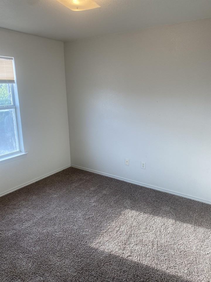 2812 Leroy Cir #C - Photo 4 of 8