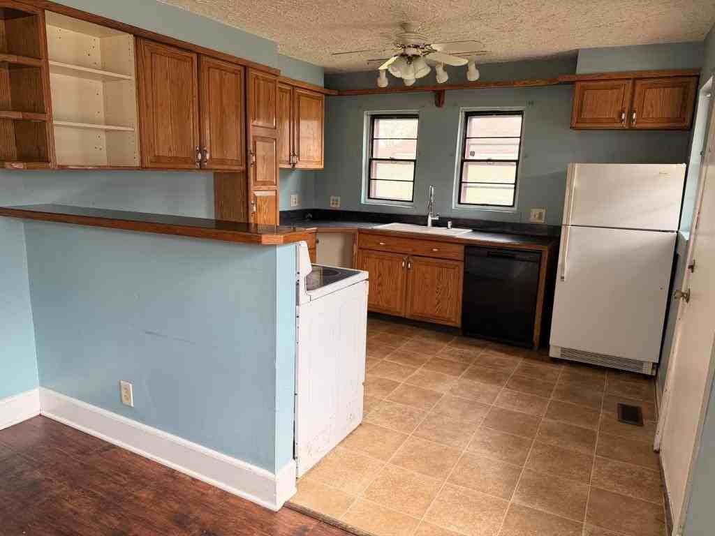 2027 Boyd St - Photo 2 of 13