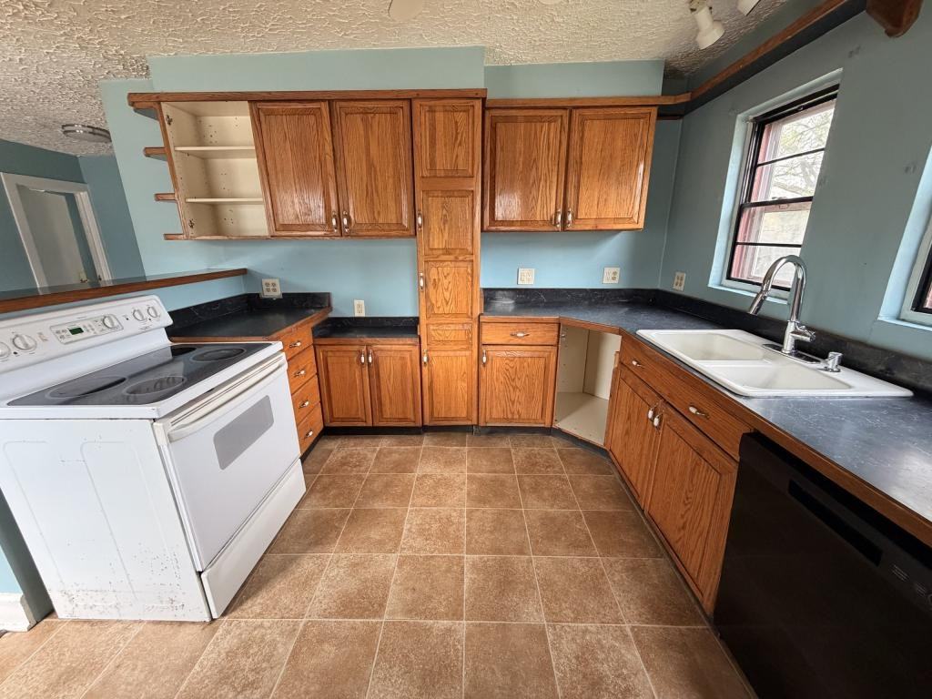 2027 Boyd St - Photo 3 of 13