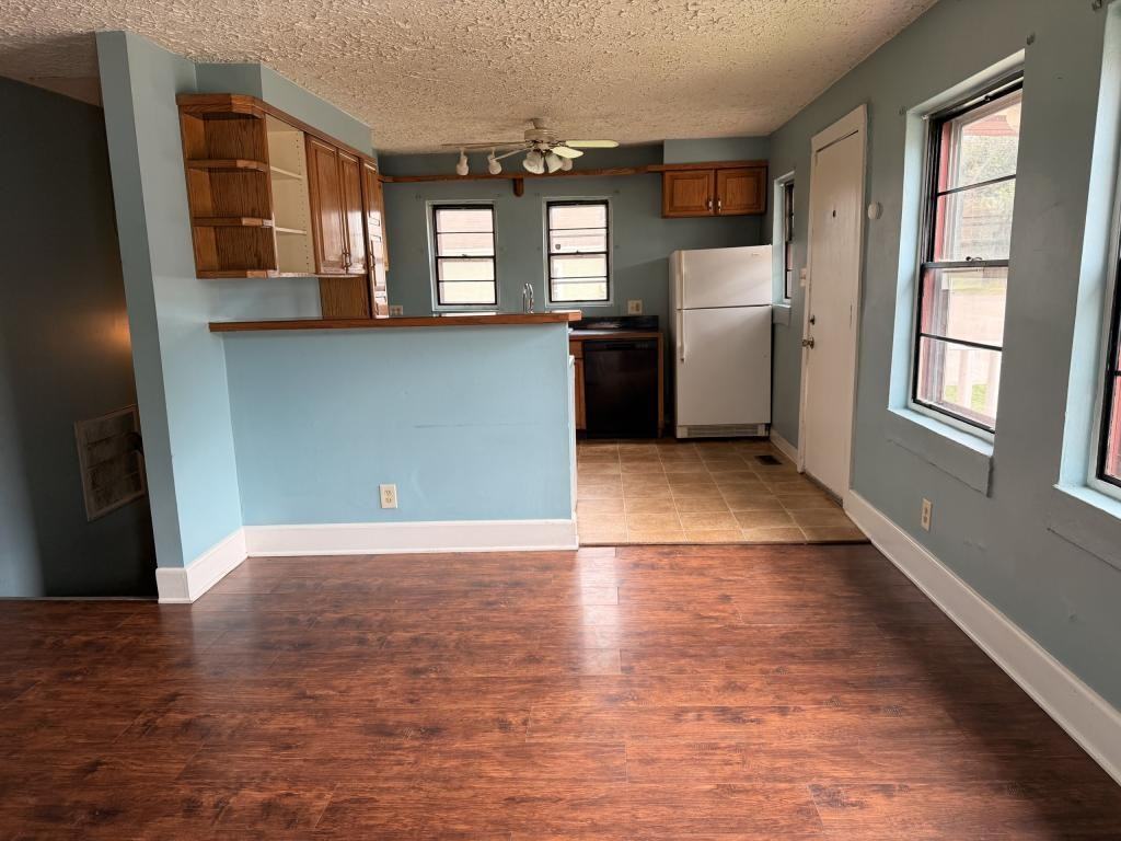2027 Boyd St - Photo 4 of 13