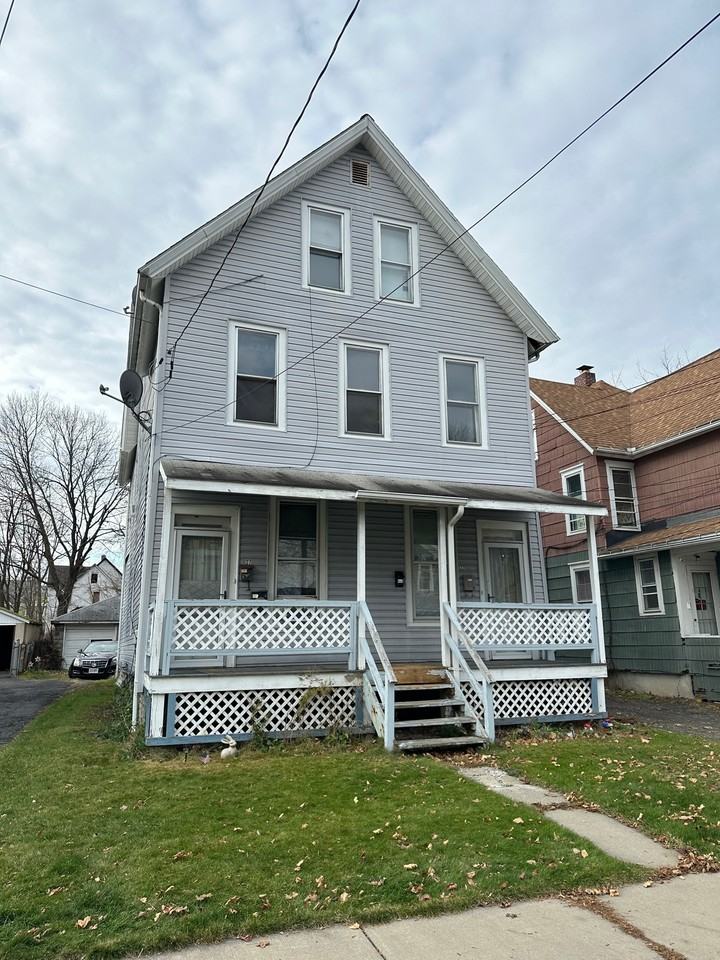 27 Cedar St #4 - Photo 2 of 6