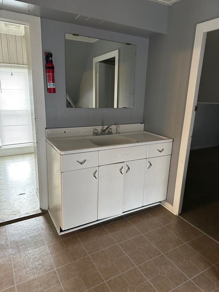 27 Cedar St #4 - Photo 5 of 6