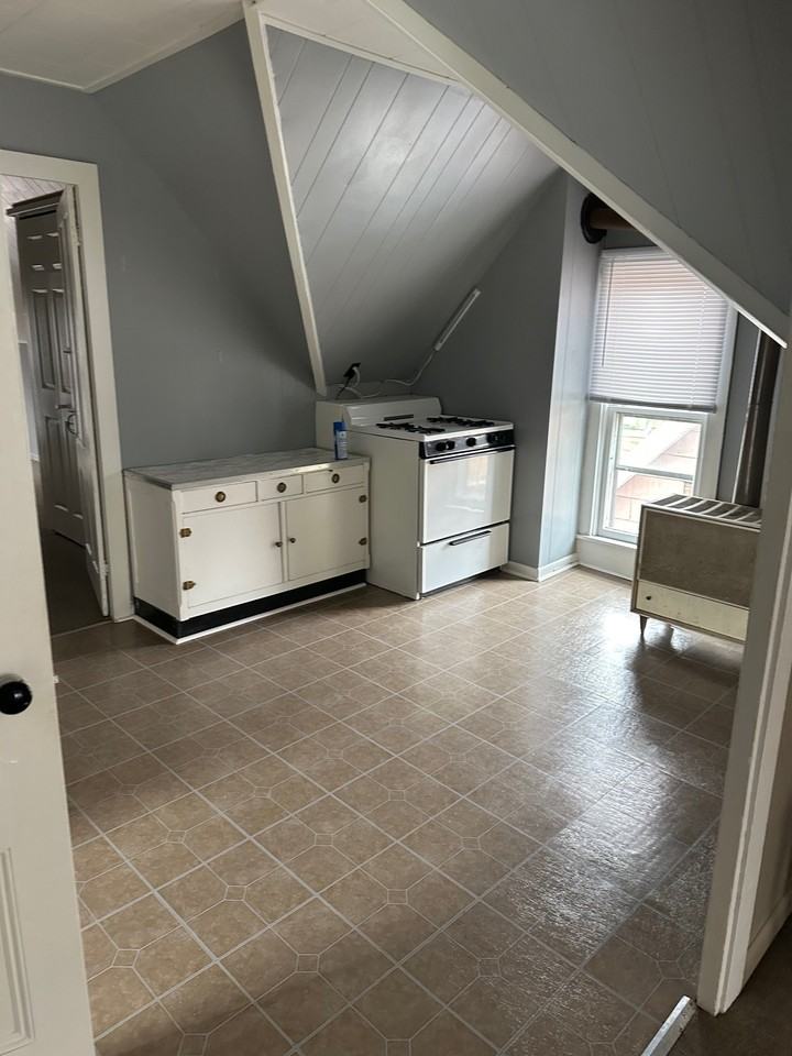 27 Cedar St #4 - Photo 6 of 6