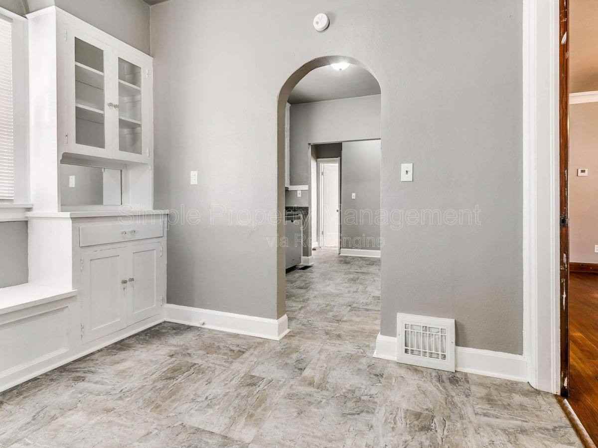912 Ne 21st St - Photo 4 of 10