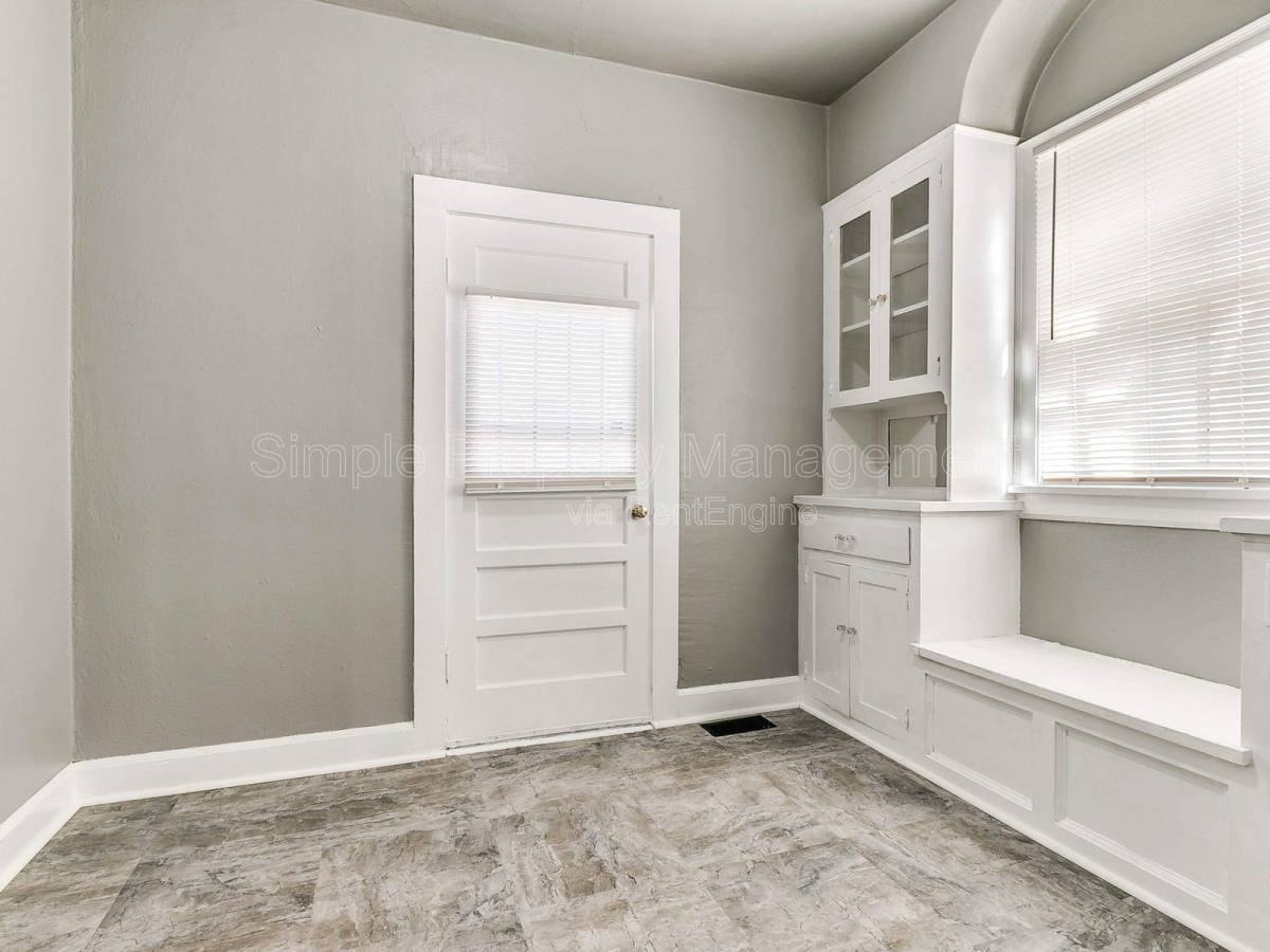 912 Ne 21st St - Photo 5 of 10