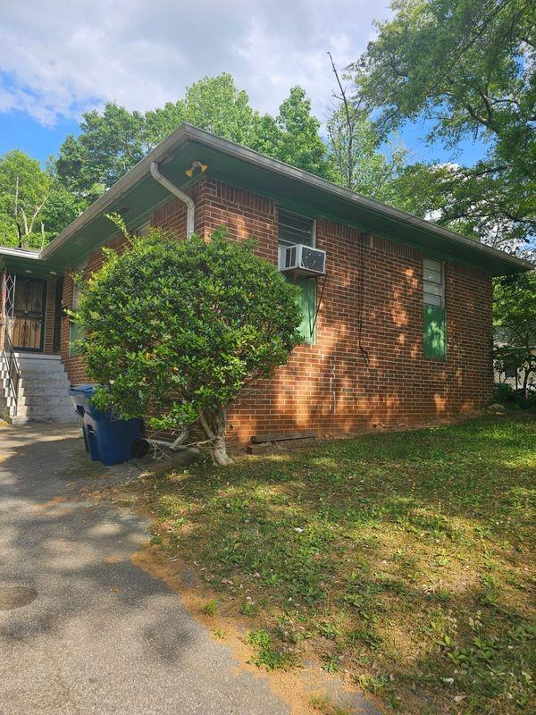 245 Stafford St Nw - Photo 2 of 8