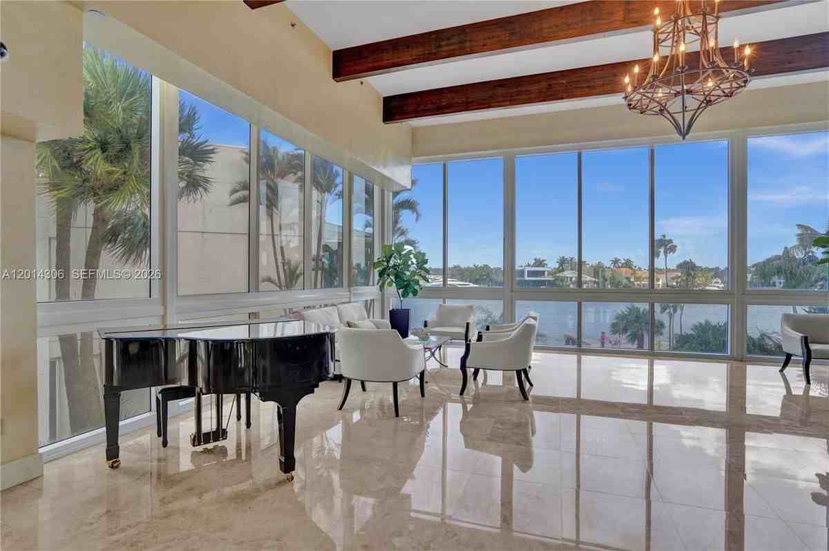 20201 E Country Club Dr - Photo 4 of 5