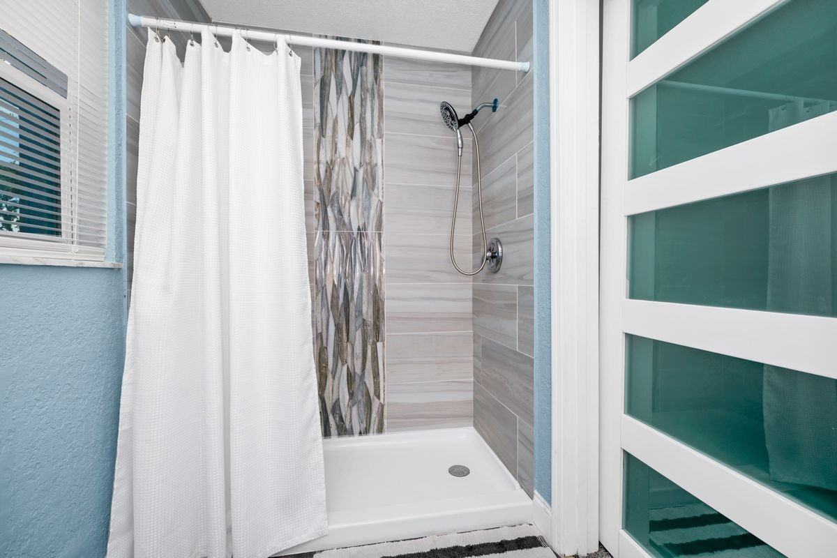 511 S Alder Ave - Photo 3 of 6