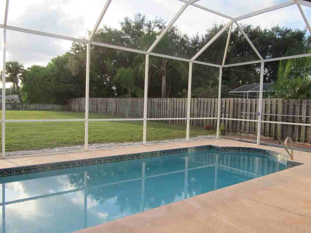 1804 Abbeyridge Dr - Photo 3 of 5