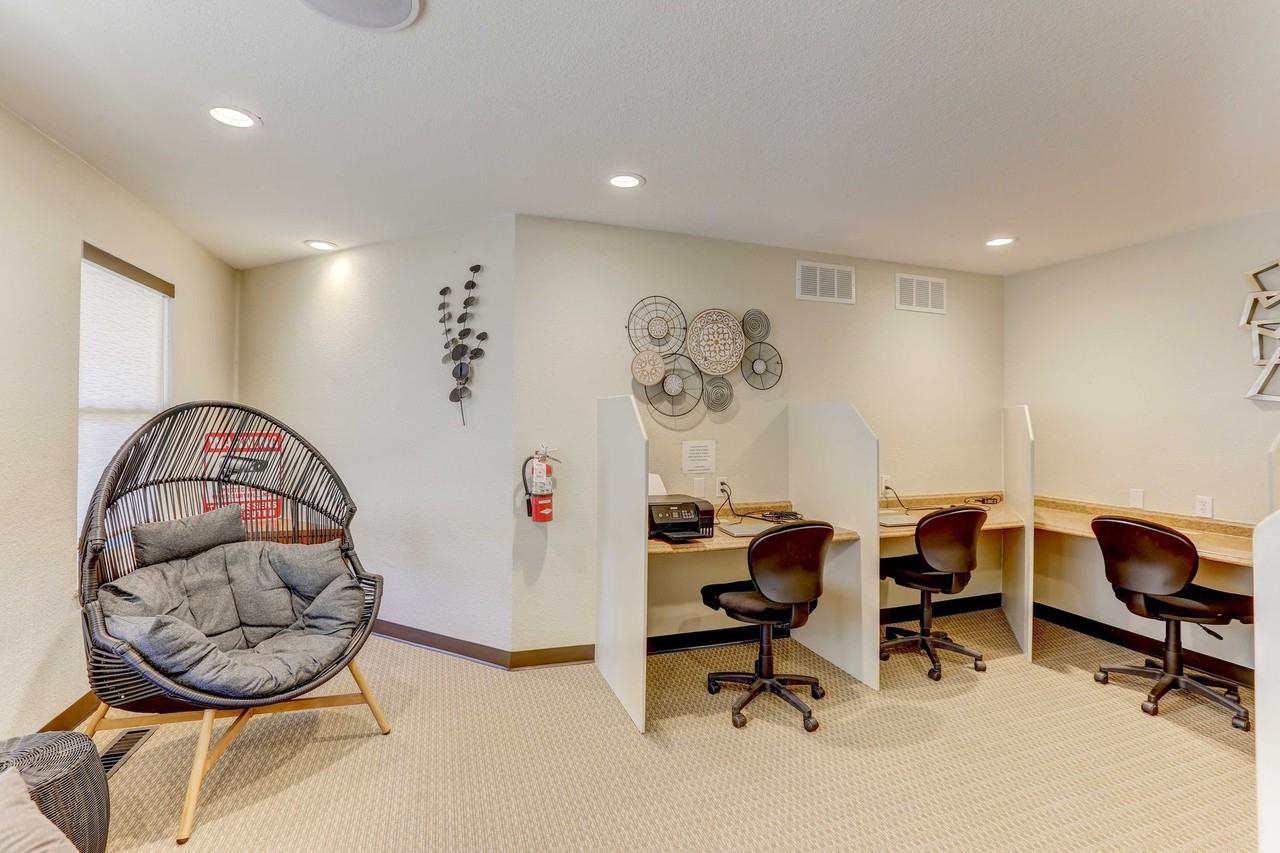 Americana Lakewood Apartments - Photo 4 of 50