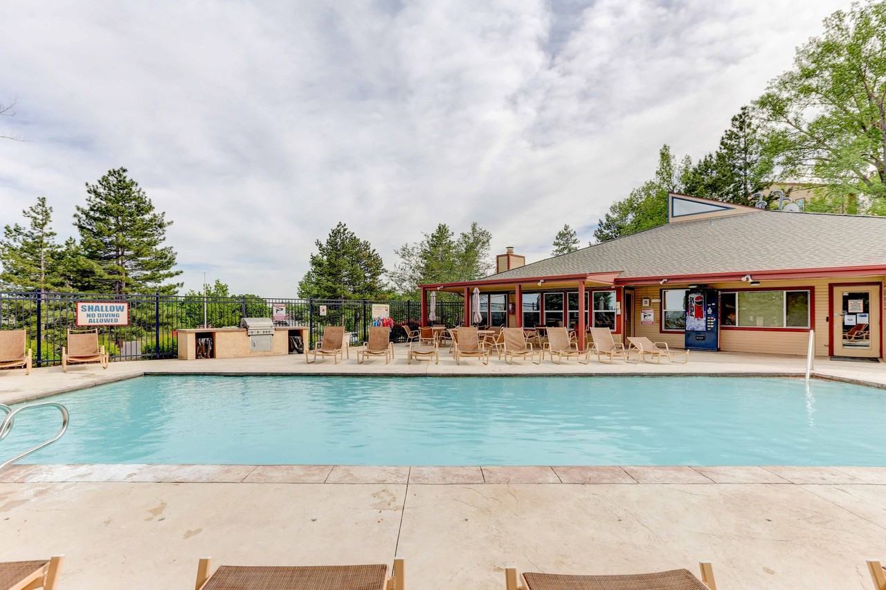 Americana Lakewood Apartments - Photo 7 of 50