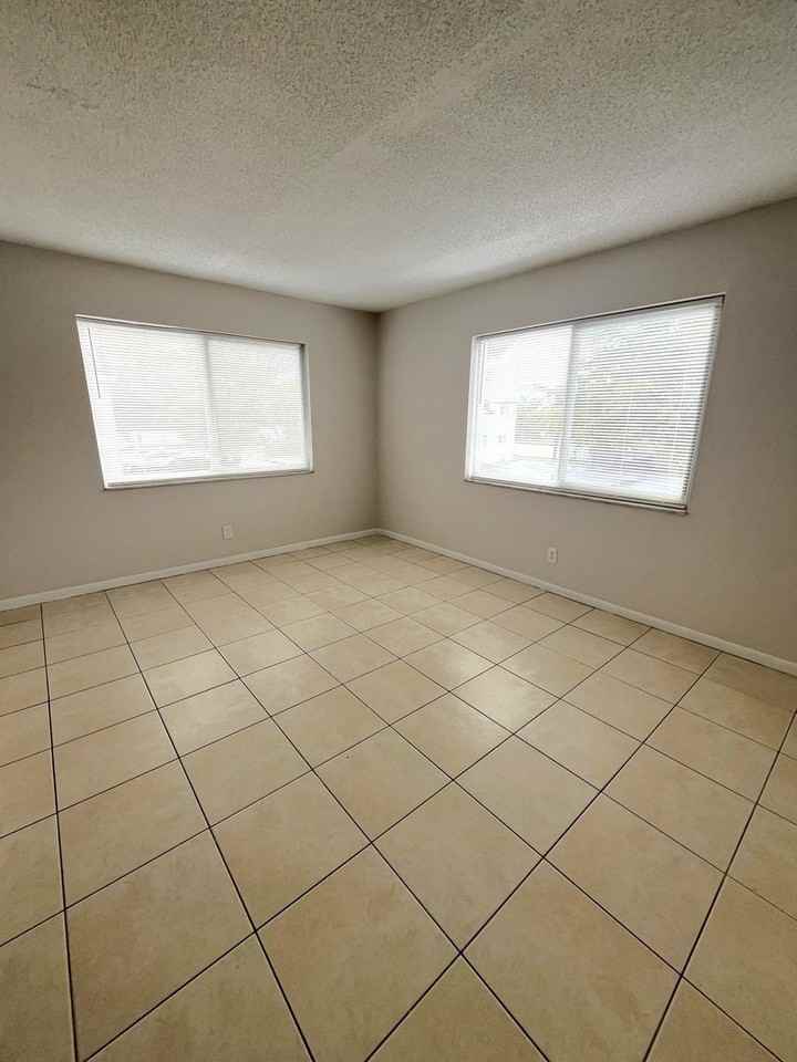 Villas of Boynton Beach - Photo 6 of 29