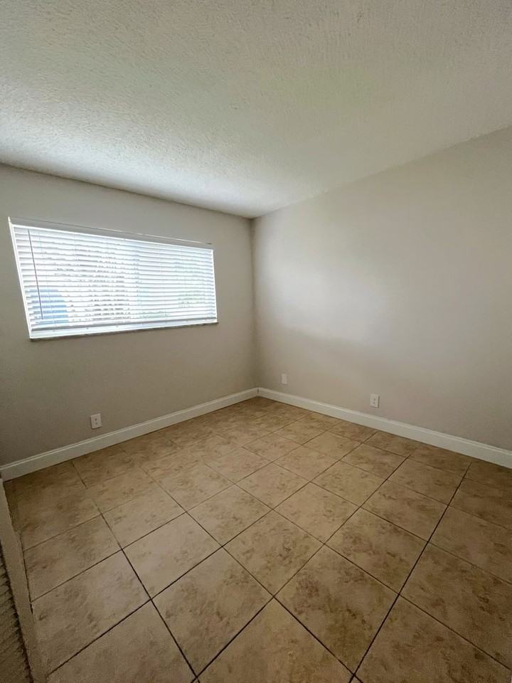 Villas of Boynton Beach - Photo 7 of 29