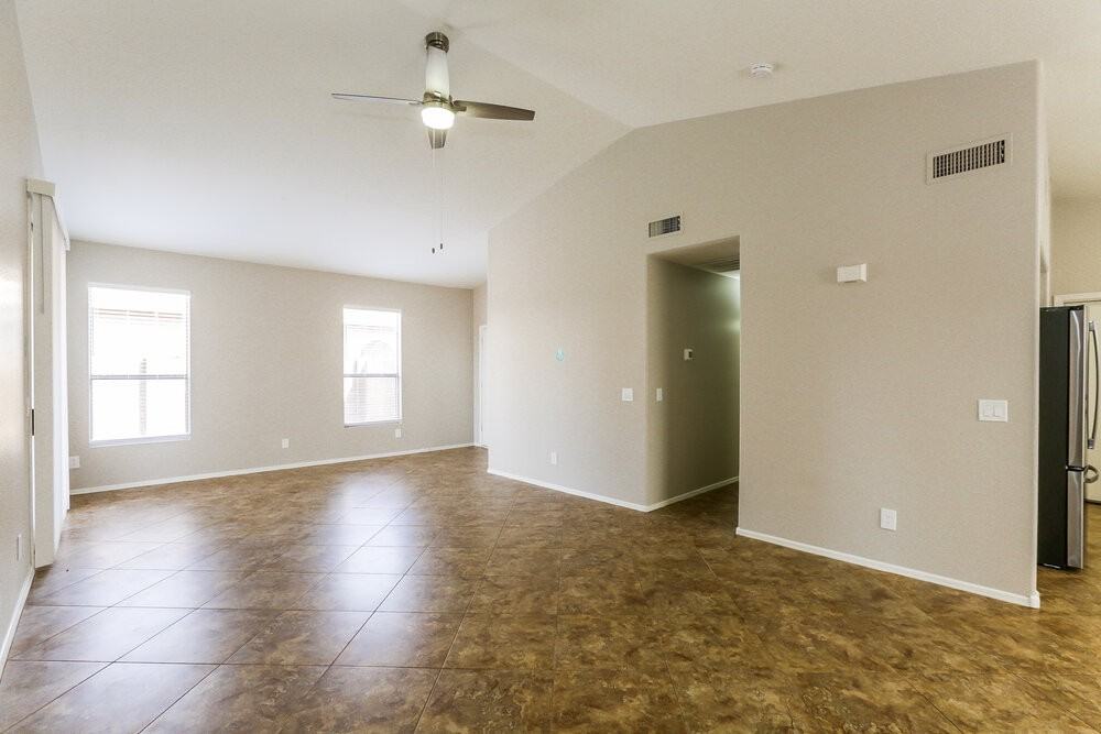1058 S Sierra St - Photo 7 of 19