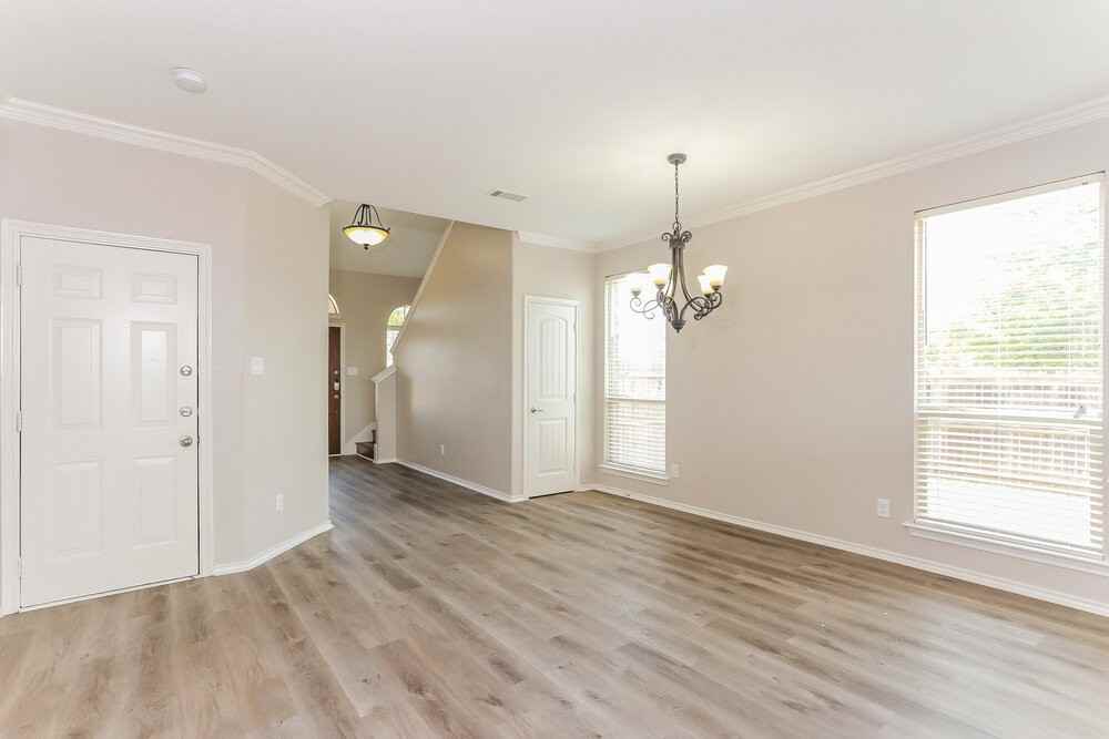 1032 Sunderland Ln - Photo 6 of 17