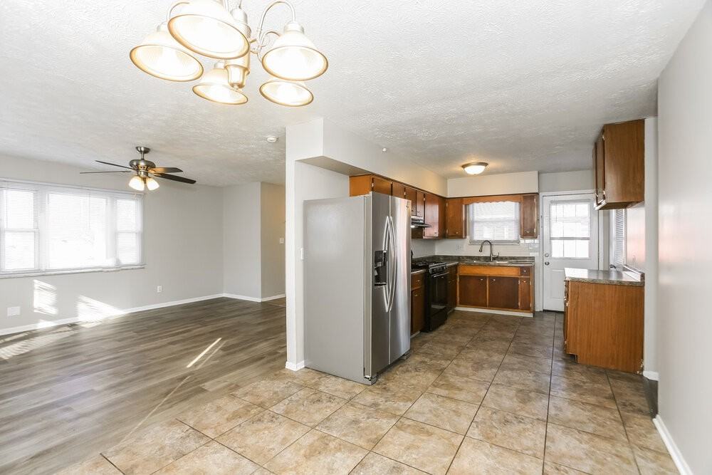 4623 N Richardt Ave - Photo 6 of 16