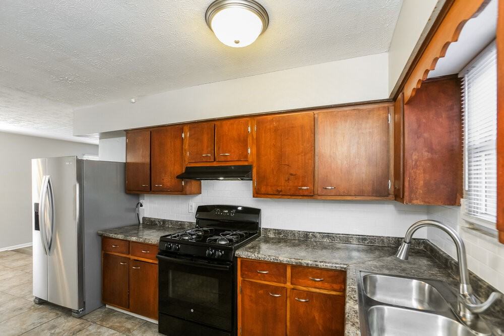 4623 N Richardt Ave - Photo 7 of 16